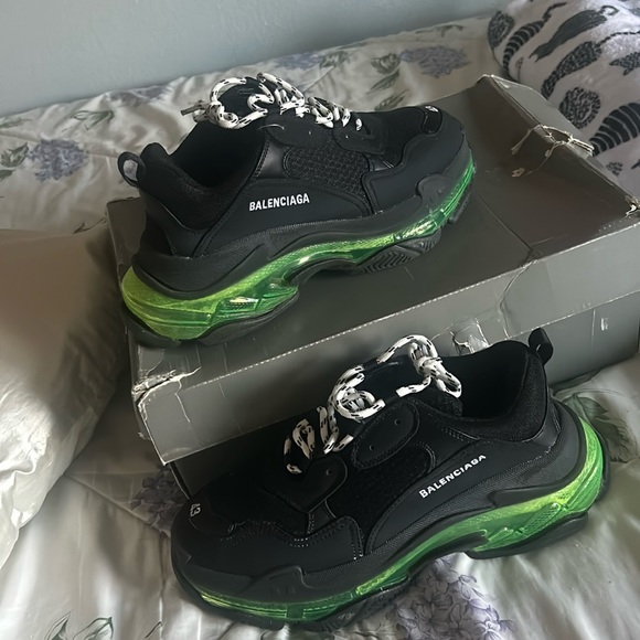 Don’t use worn 1 time brand new comes with extra laces shoot offers - Picture 1 of 2